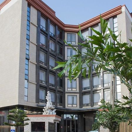 Golden Tulip Essential Lagos Airport Hotel Εξωτερικό φωτογραφία